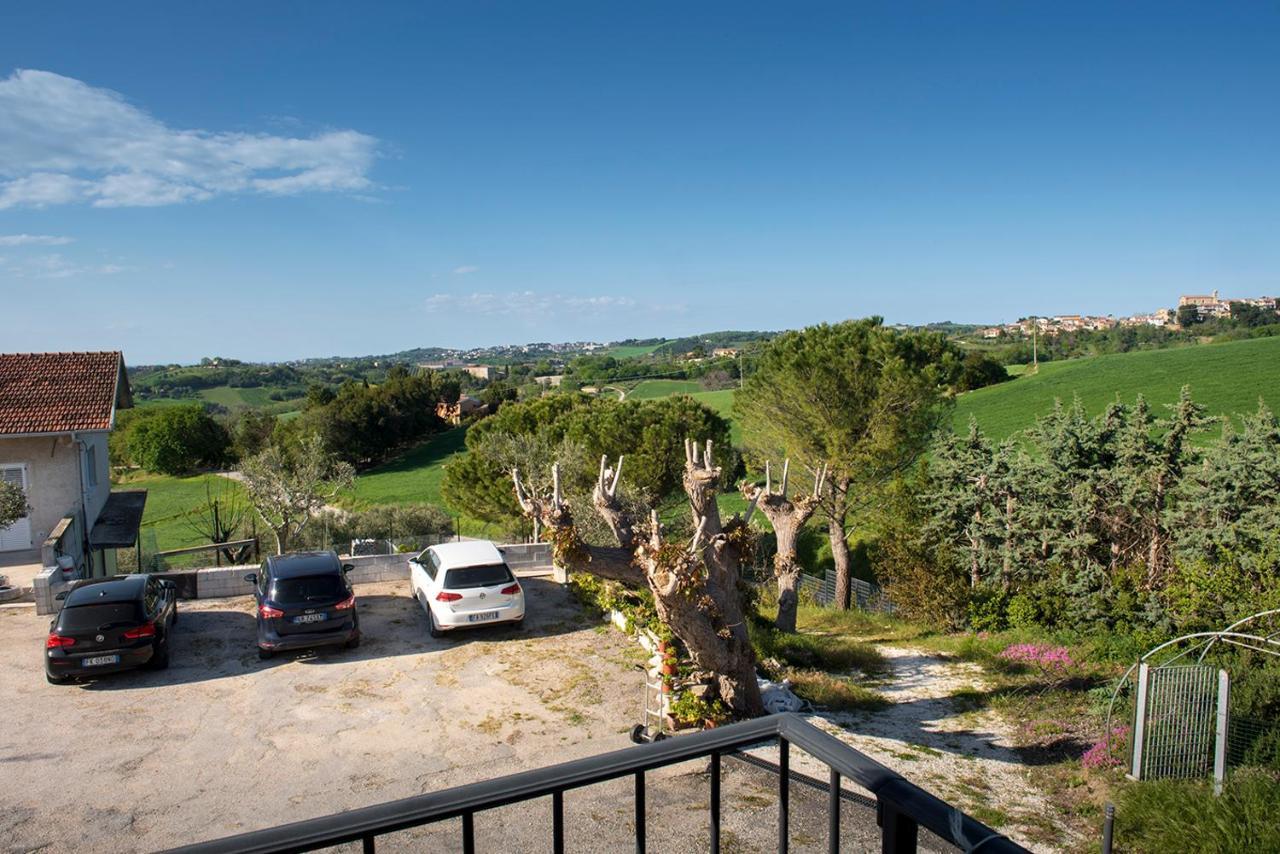 A11 - Varano, Delizioso Trilocale Con Giardino アンコーナ エクステリア 写真